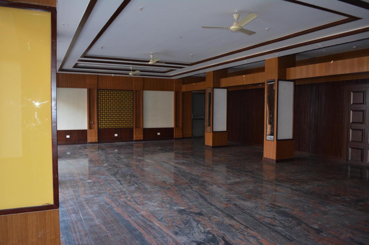 Jjk Rukmini Vilas Hotel & Banquet Музаффарпур Экстерьер фото
