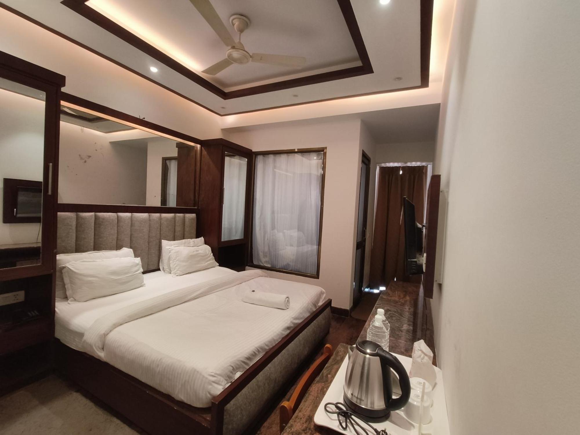 Jjk Rukmini Vilas Hotel & Banquet Музаффарпур Экстерьер фото