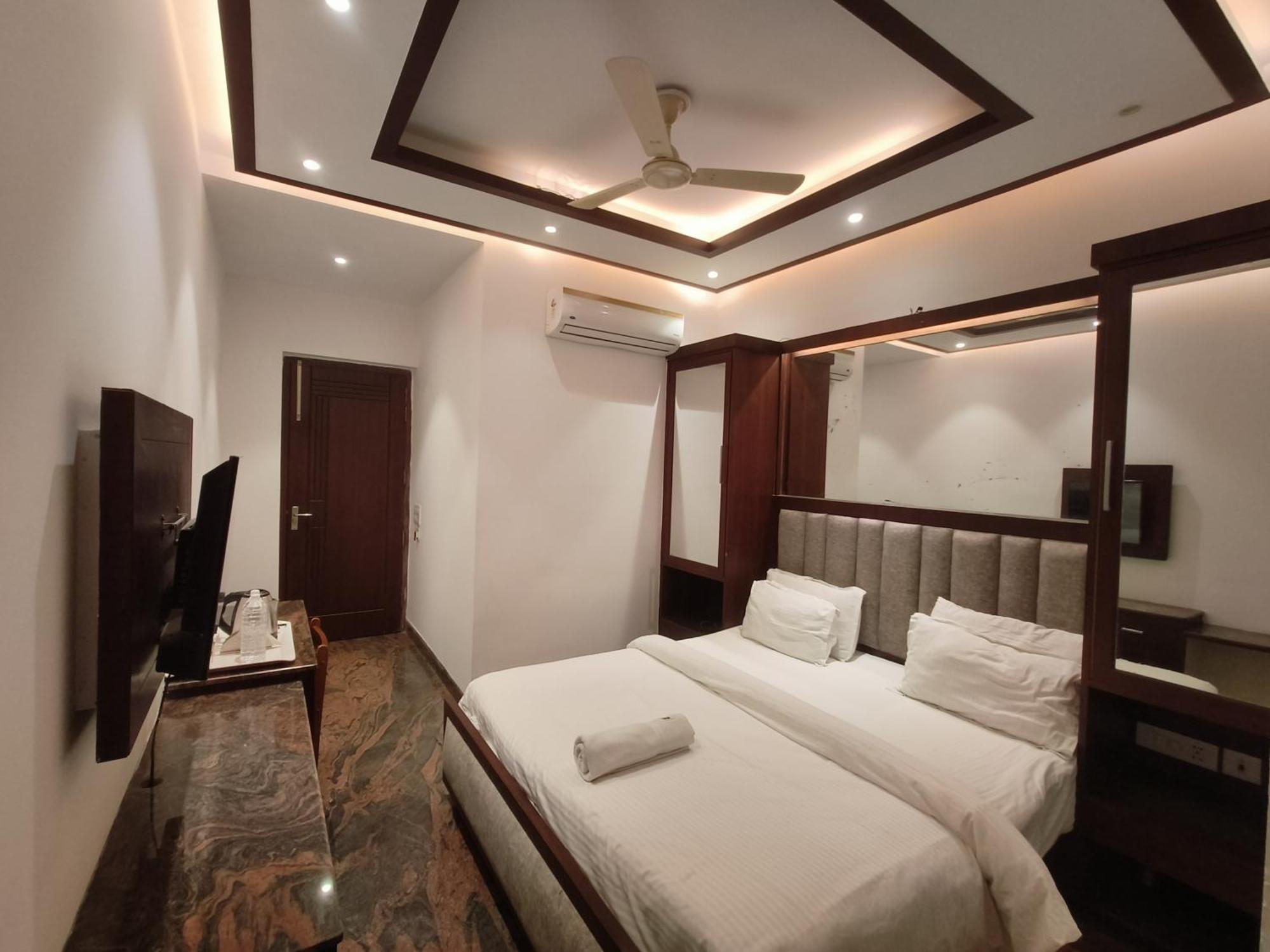 Jjk Rukmini Vilas Hotel & Banquet Музаффарпур Экстерьер фото