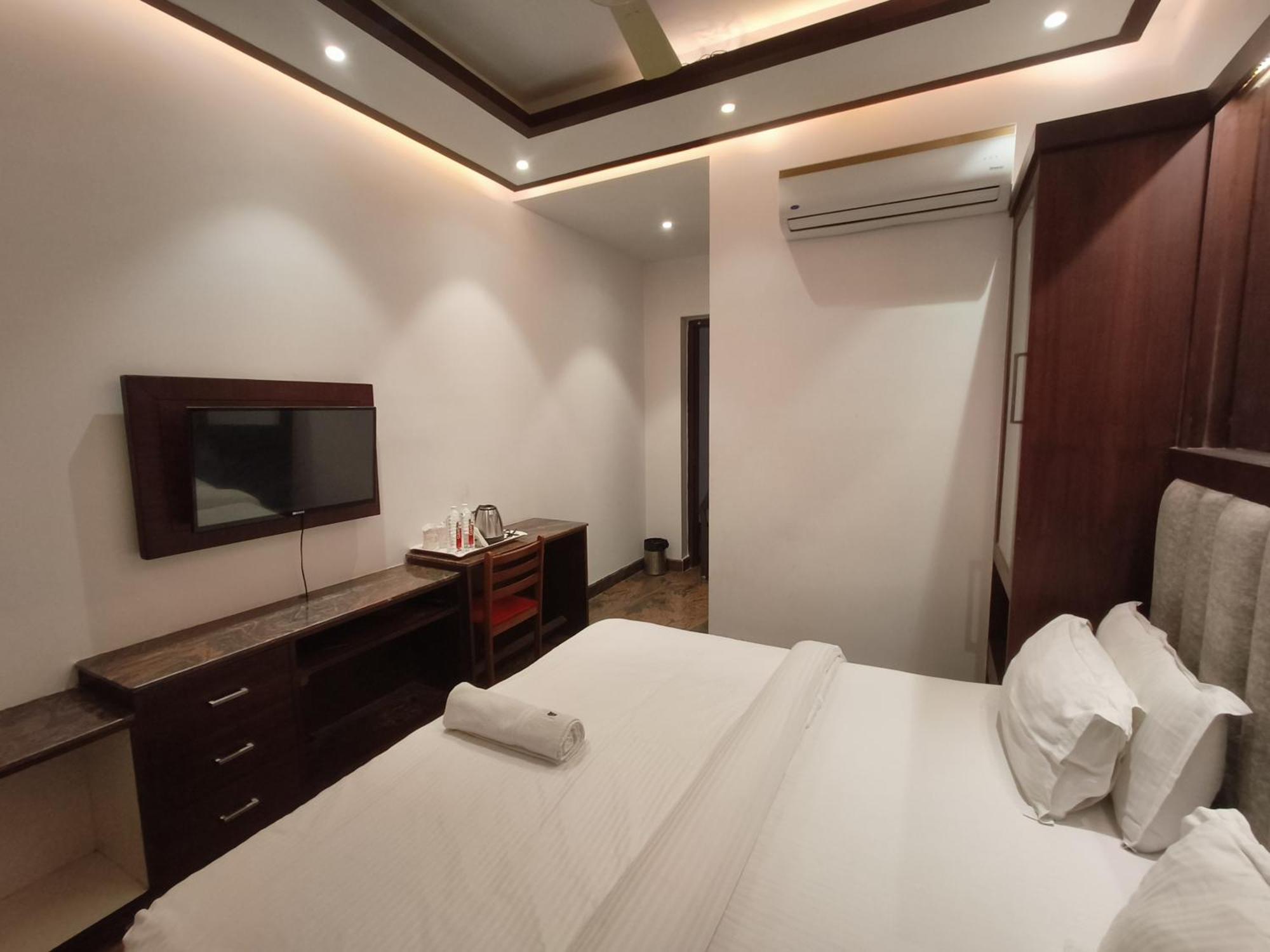 Jjk Rukmini Vilas Hotel & Banquet Музаффарпур Экстерьер фото