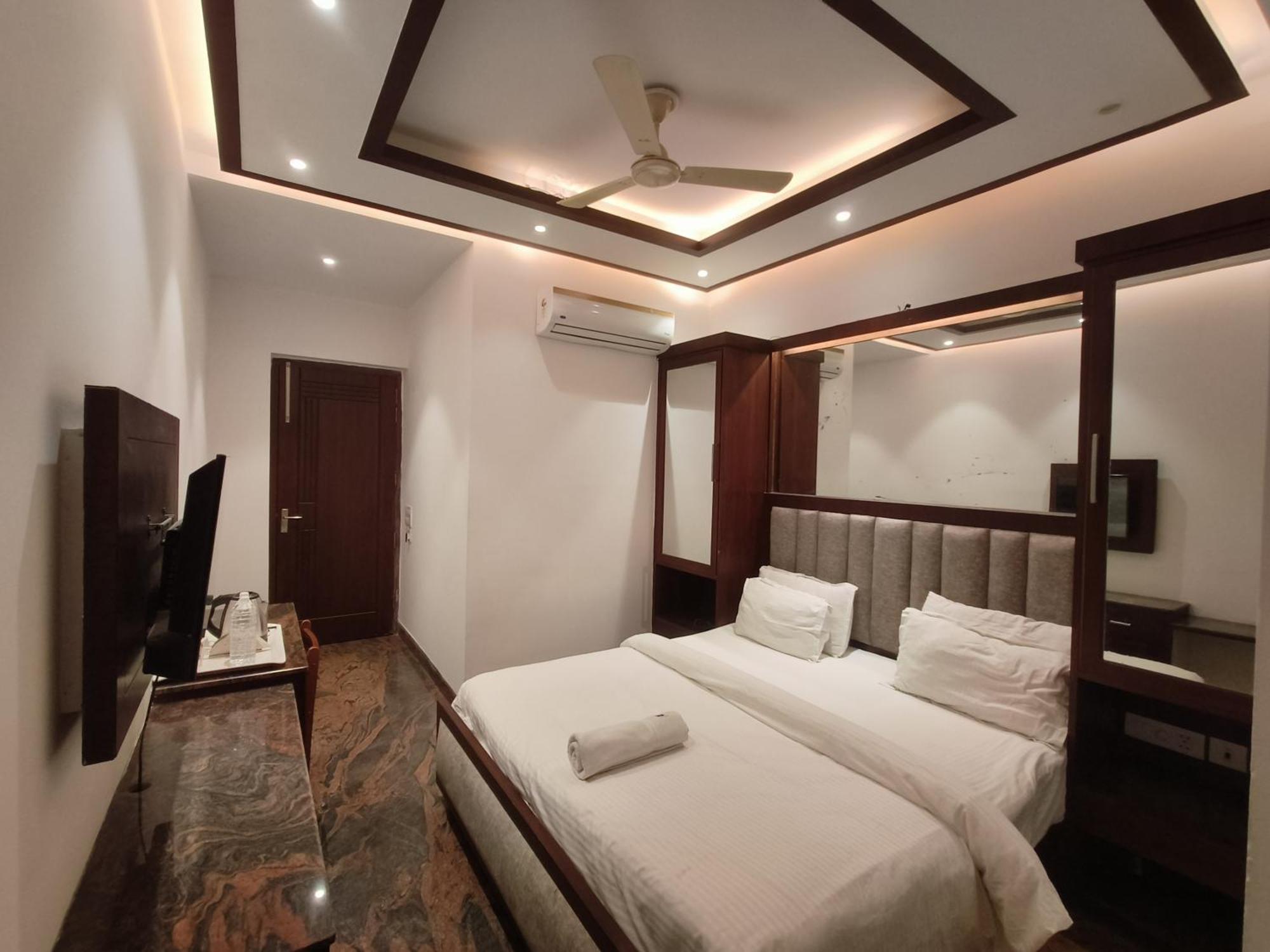 Jjk Rukmini Vilas Hotel & Banquet Музаффарпур Экстерьер фото