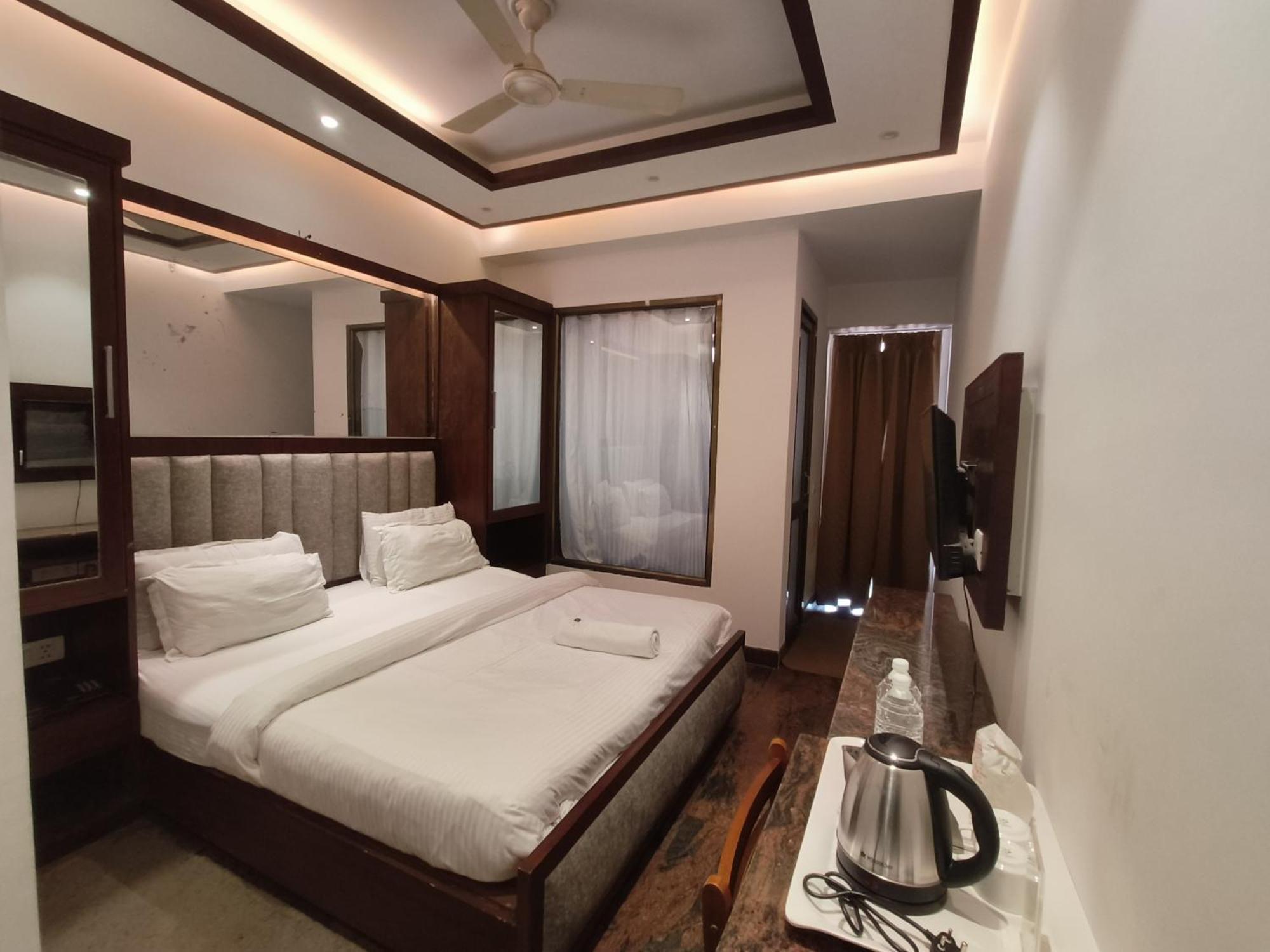 Jjk Rukmini Vilas Hotel & Banquet Музаффарпур Экстерьер фото