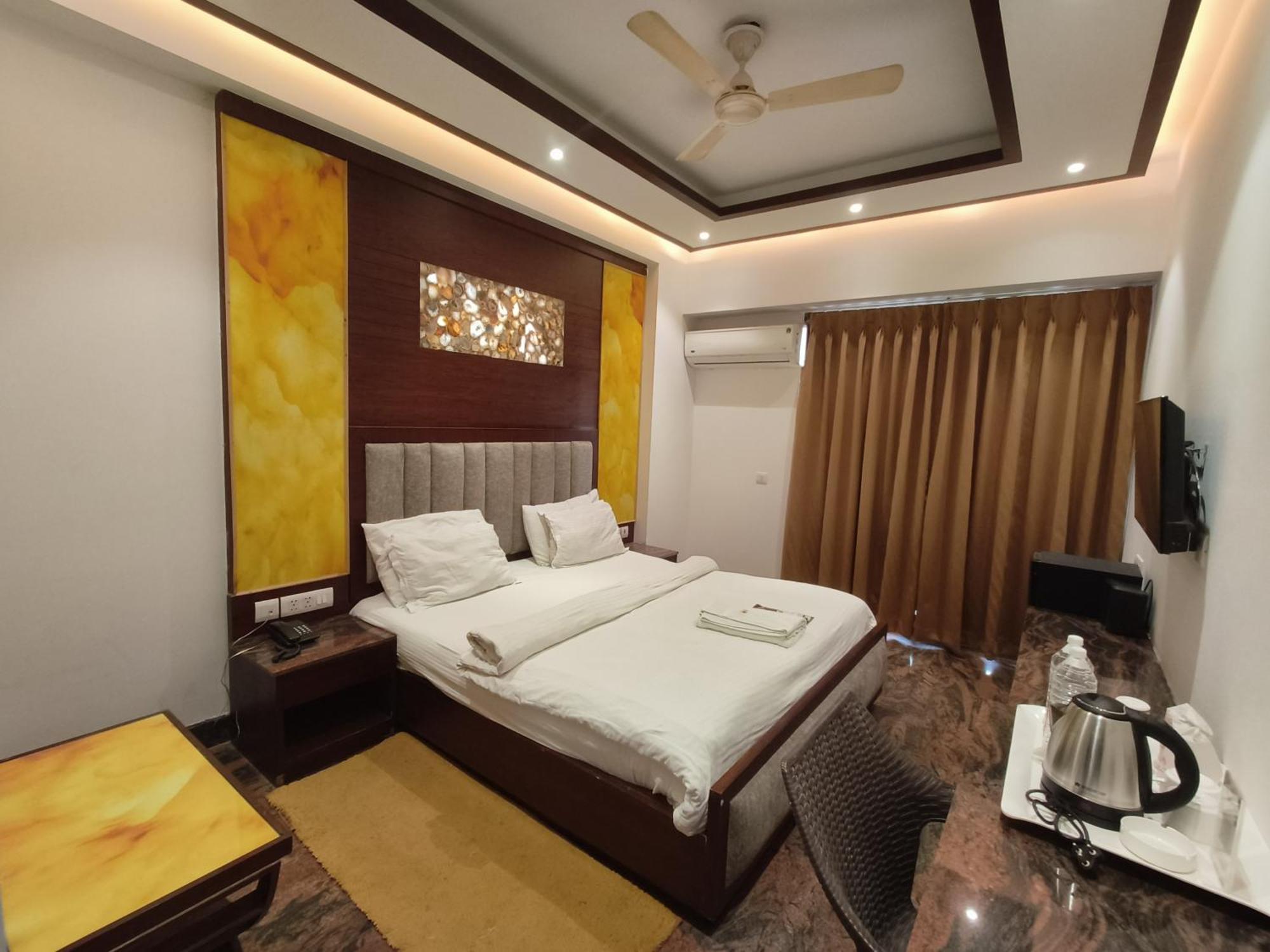 Jjk Rukmini Vilas Hotel & Banquet Музаффарпур Экстерьер фото