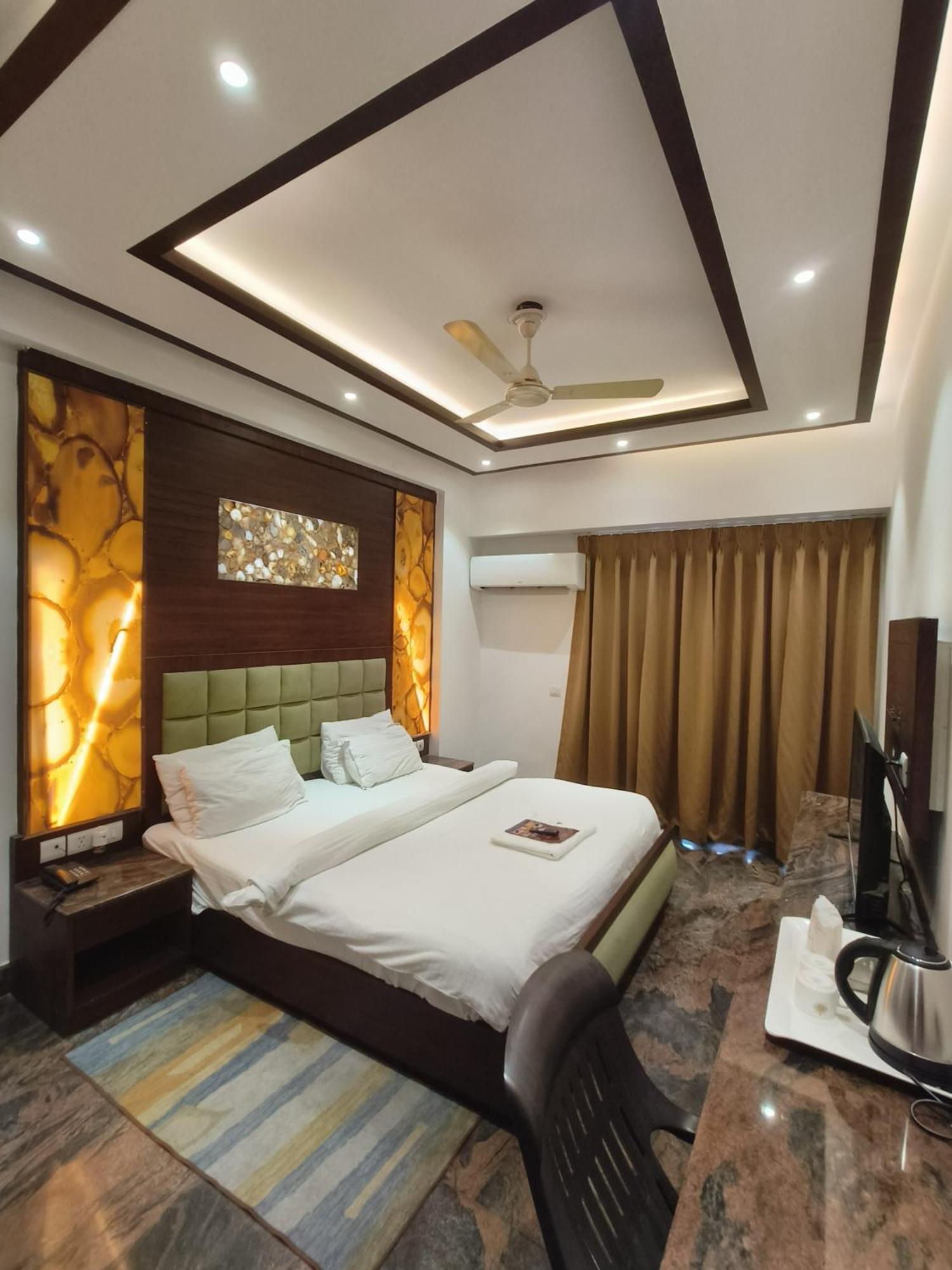 Jjk Rukmini Vilas Hotel & Banquet Музаффарпур Экстерьер фото