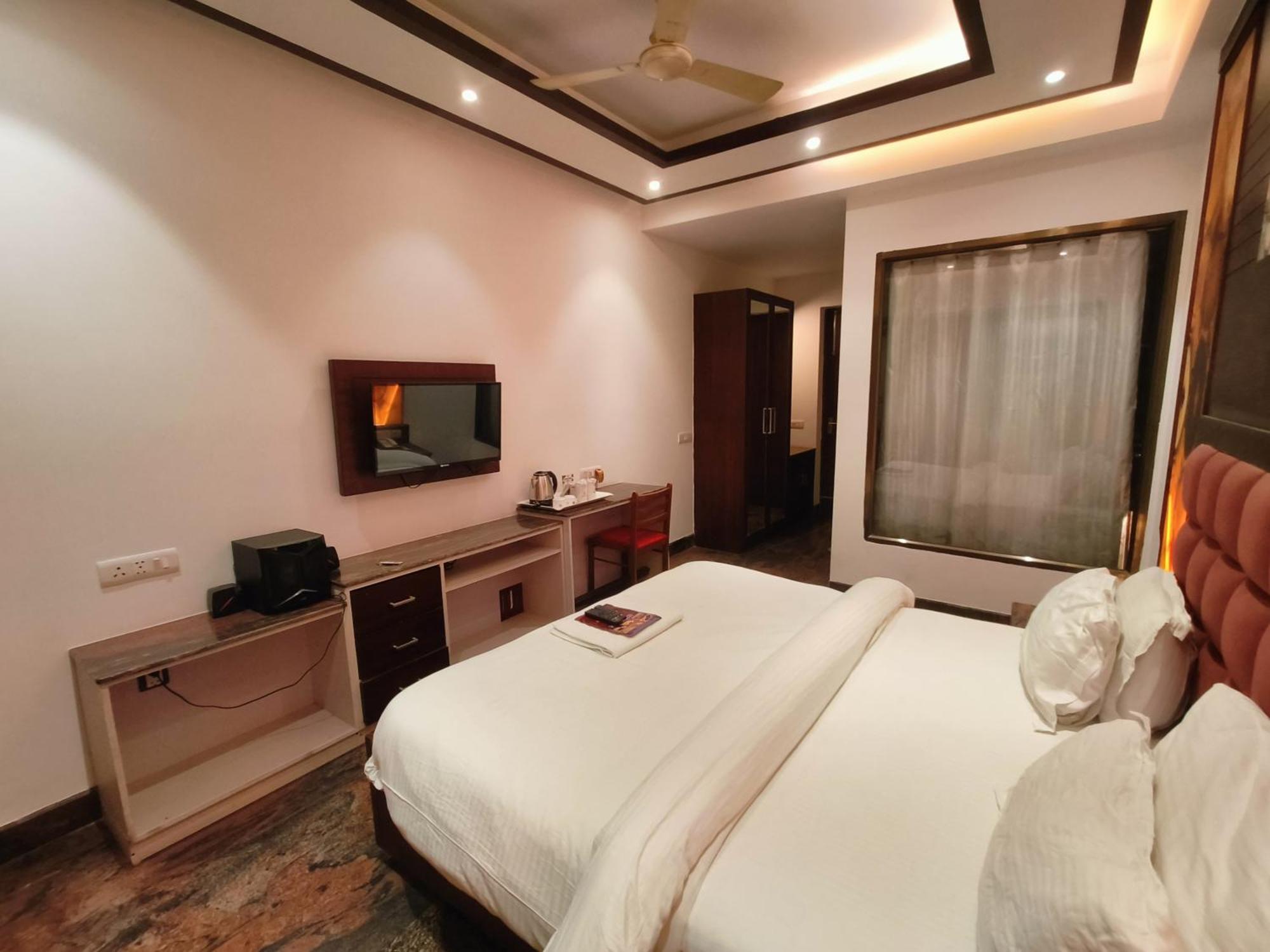 Jjk Rukmini Vilas Hotel & Banquet Музаффарпур Экстерьер фото