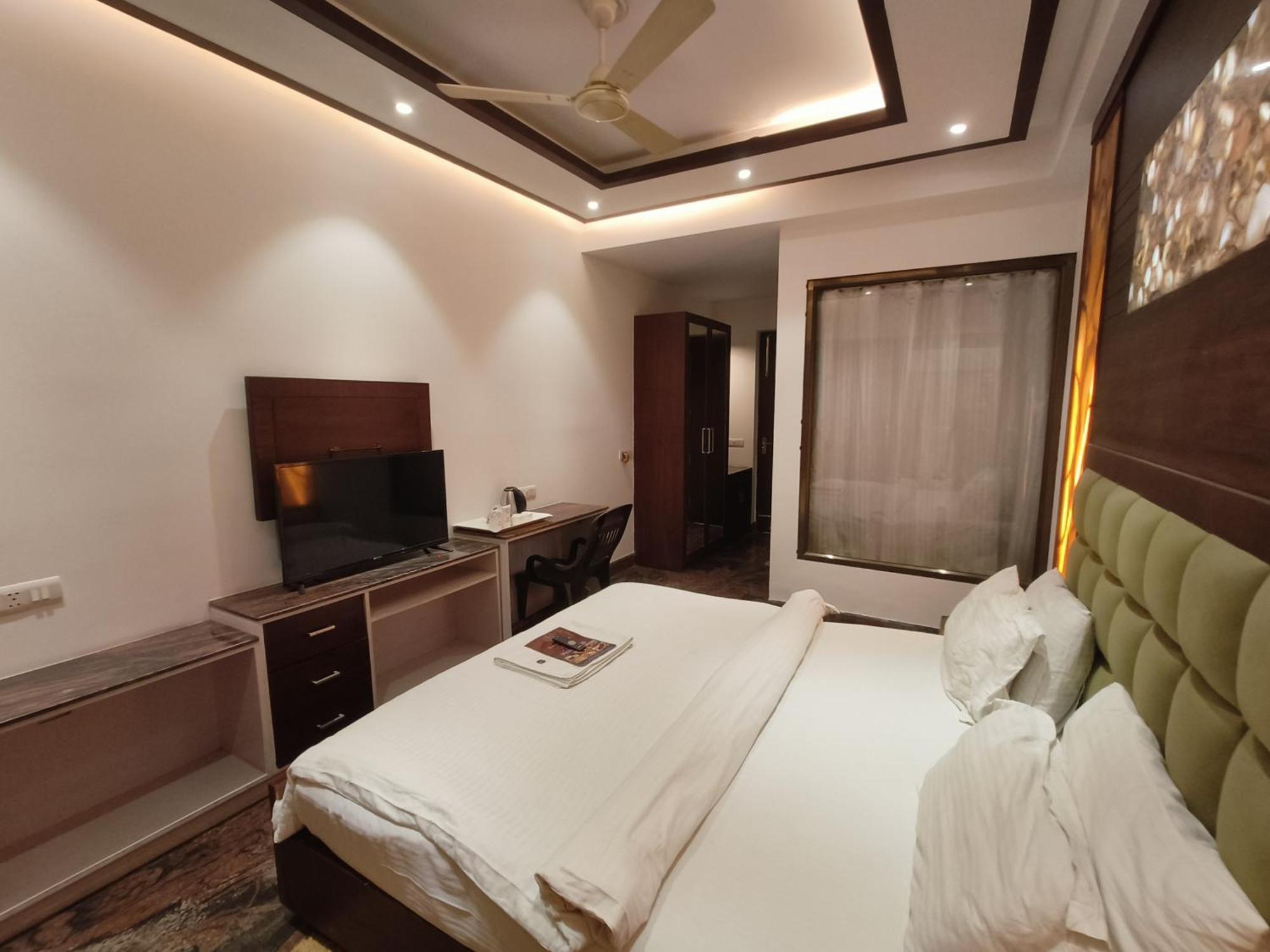 Jjk Rukmini Vilas Hotel & Banquet Музаффарпур Экстерьер фото