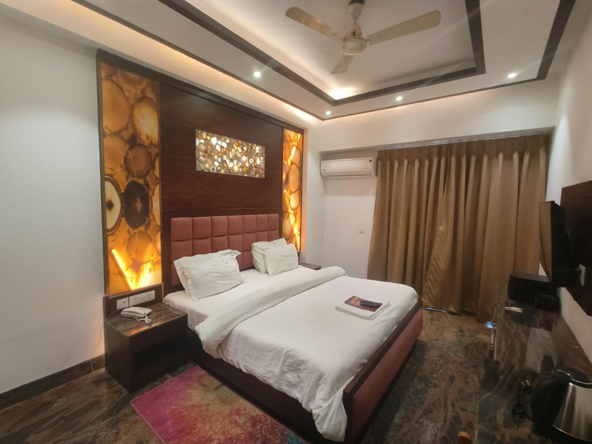 Jjk Rukmini Vilas Hotel & Banquet Музаффарпур Экстерьер фото