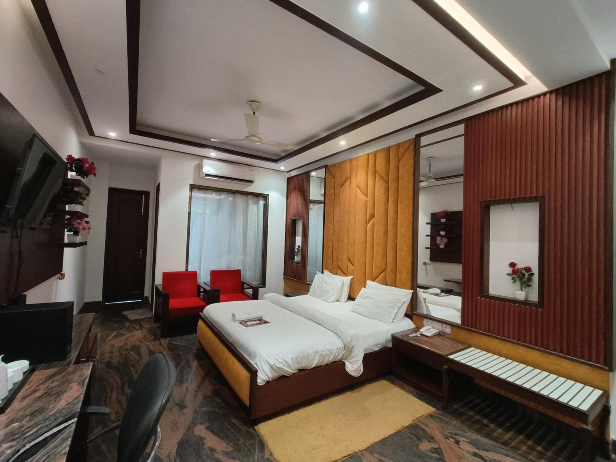 Jjk Rukmini Vilas Hotel & Banquet Музаффарпур Экстерьер фото