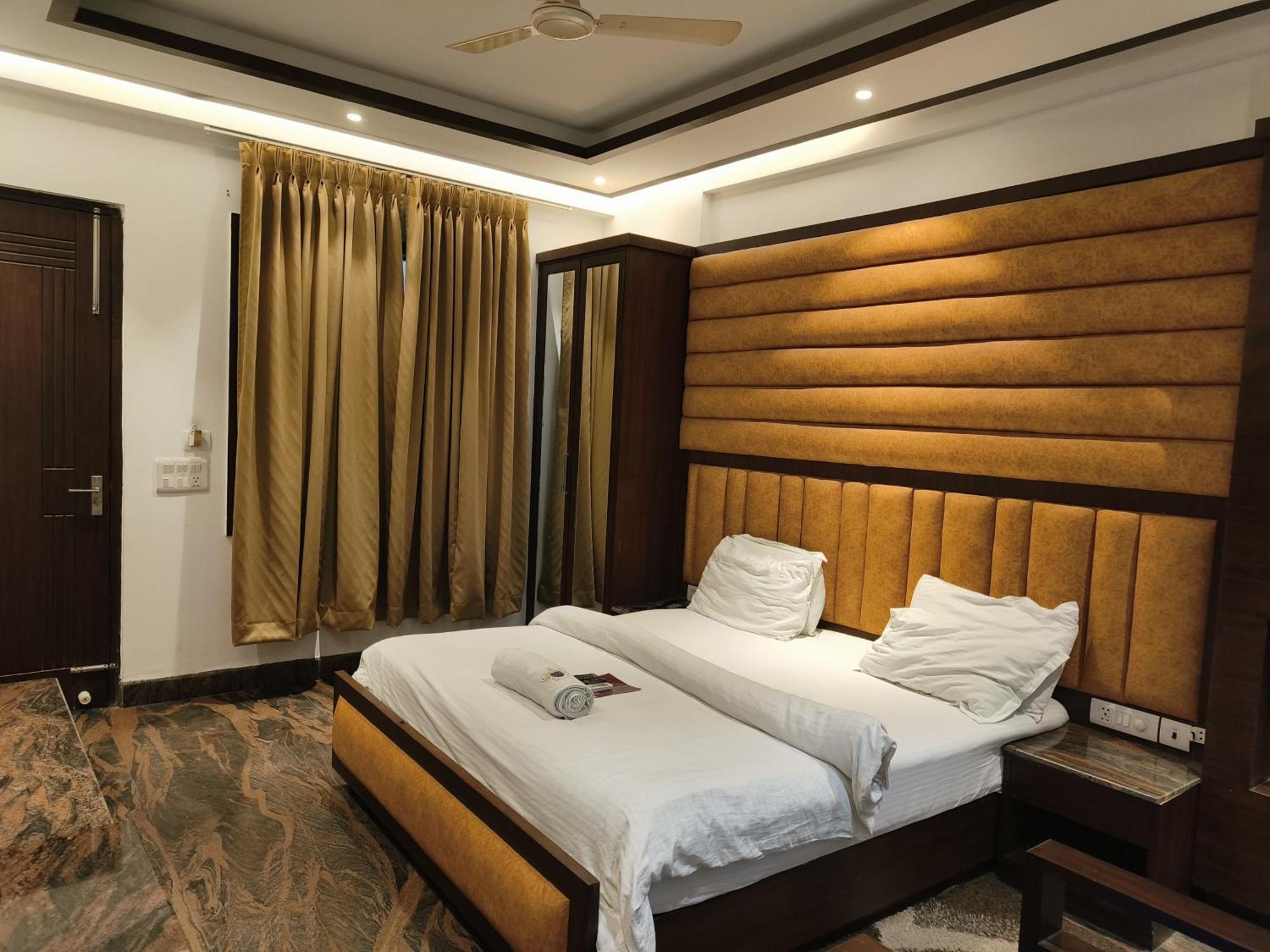 Jjk Rukmini Vilas Hotel & Banquet Музаффарпур Экстерьер фото