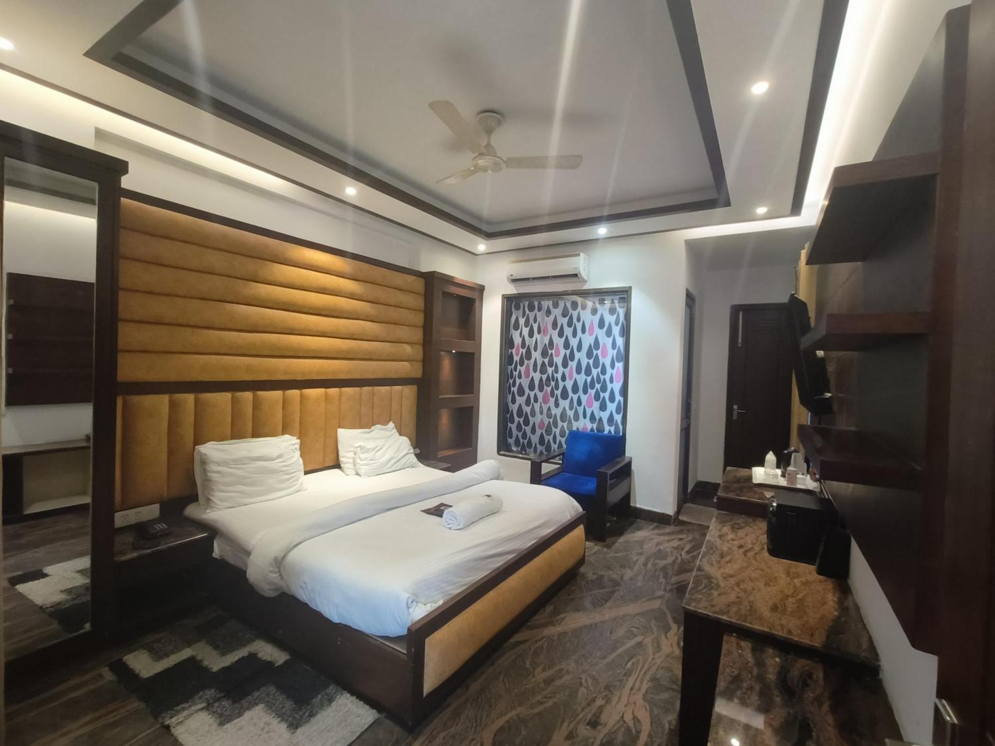 Jjk Rukmini Vilas Hotel & Banquet Музаффарпур Экстерьер фото