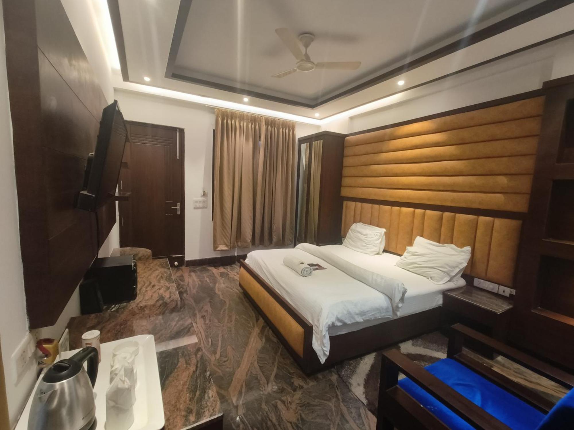 Jjk Rukmini Vilas Hotel & Banquet Музаффарпур Экстерьер фото