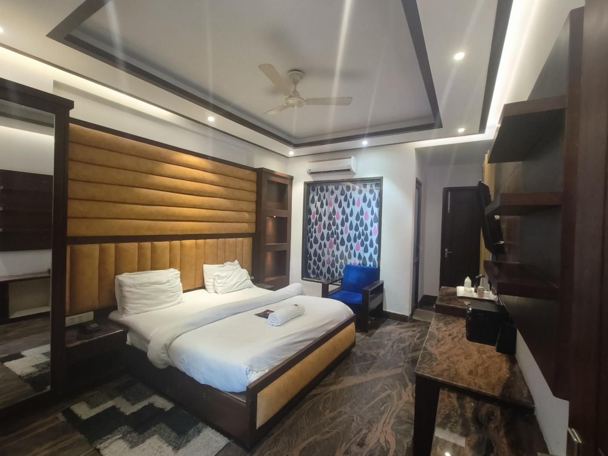 Jjk Rukmini Vilas Hotel & Banquet Музаффарпур Экстерьер фото